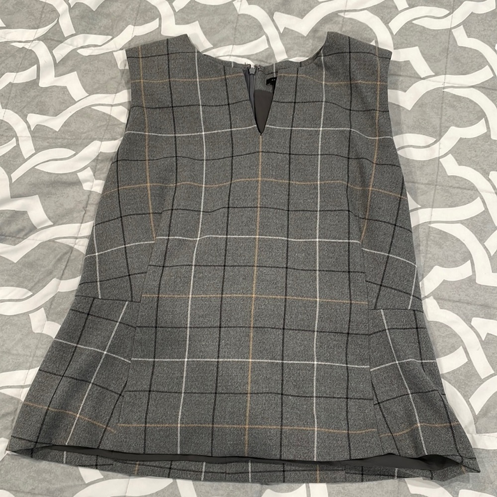 Ann Taylor Gray V-Neck Shirt Size 12
